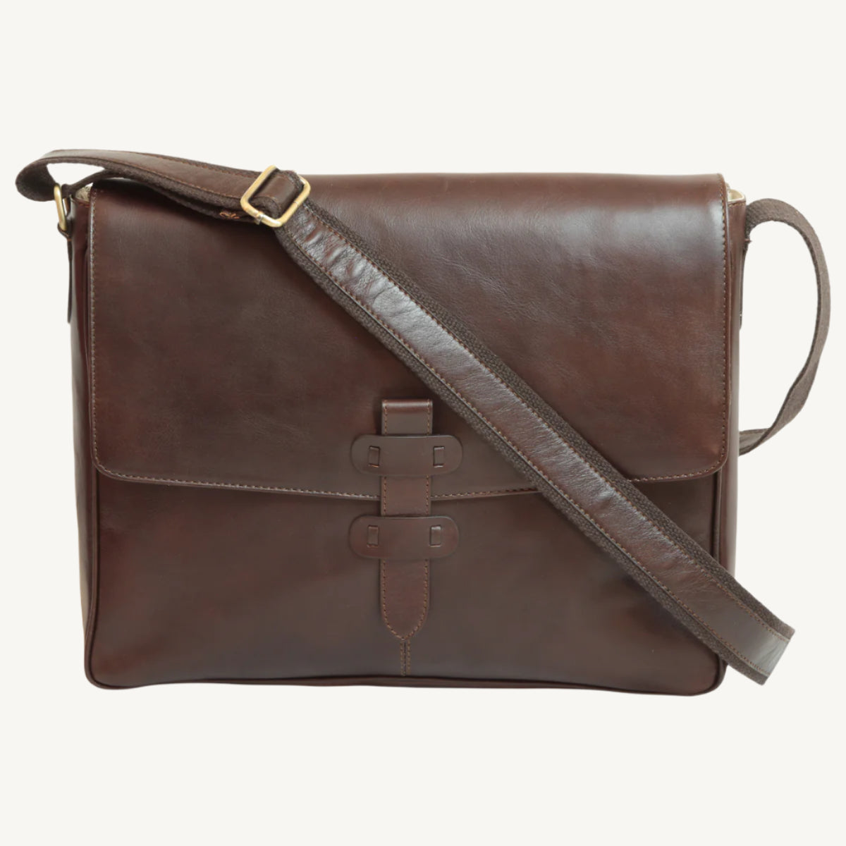 Elegant full-grain calfskin messenger bag with padded tablet pocket, synthetic lining, and adjustable shoulder strap – perfect for work or everyday carry.
