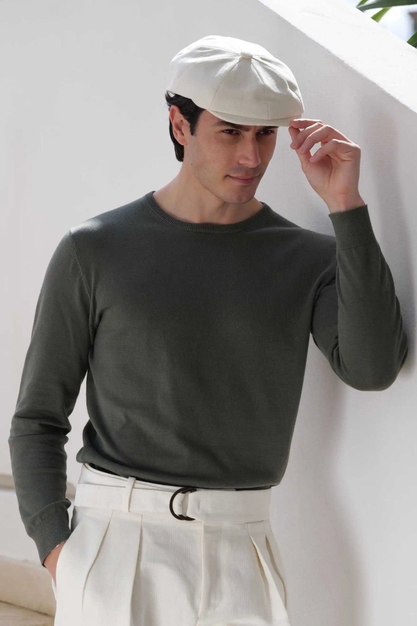8-panel ivory cap β lightweight, breathable, and versatile, designed for year-round wear. A stylish and elegant cap that complements casual and smart-casual outfits.