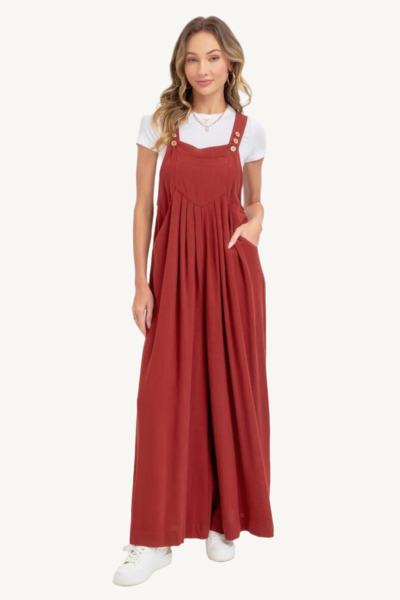Sophisticated wide-leg jumpsuit with adjustable straps. Combines chic style and ultimate comfort โ perfect for casual days or elevated everyday looks.