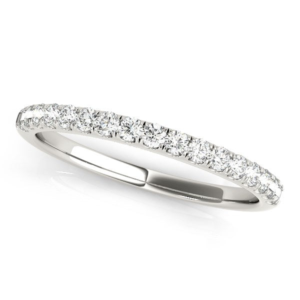 14K White Gold Diamond Scallop Setting Wedding Band – A beautifully crafted wedding band featuring a delicate scallop setting adorned with sparkling diamonds, set in polished 14K white gold for timeless elegance.