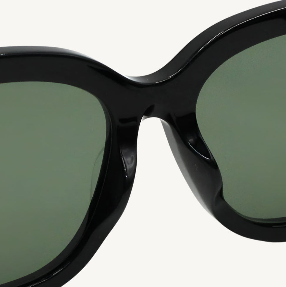 "Gucci women's black sunglasses, model GG1550SK-001, featuring bold square frame with iconic Gucci logo and timeless elegance"