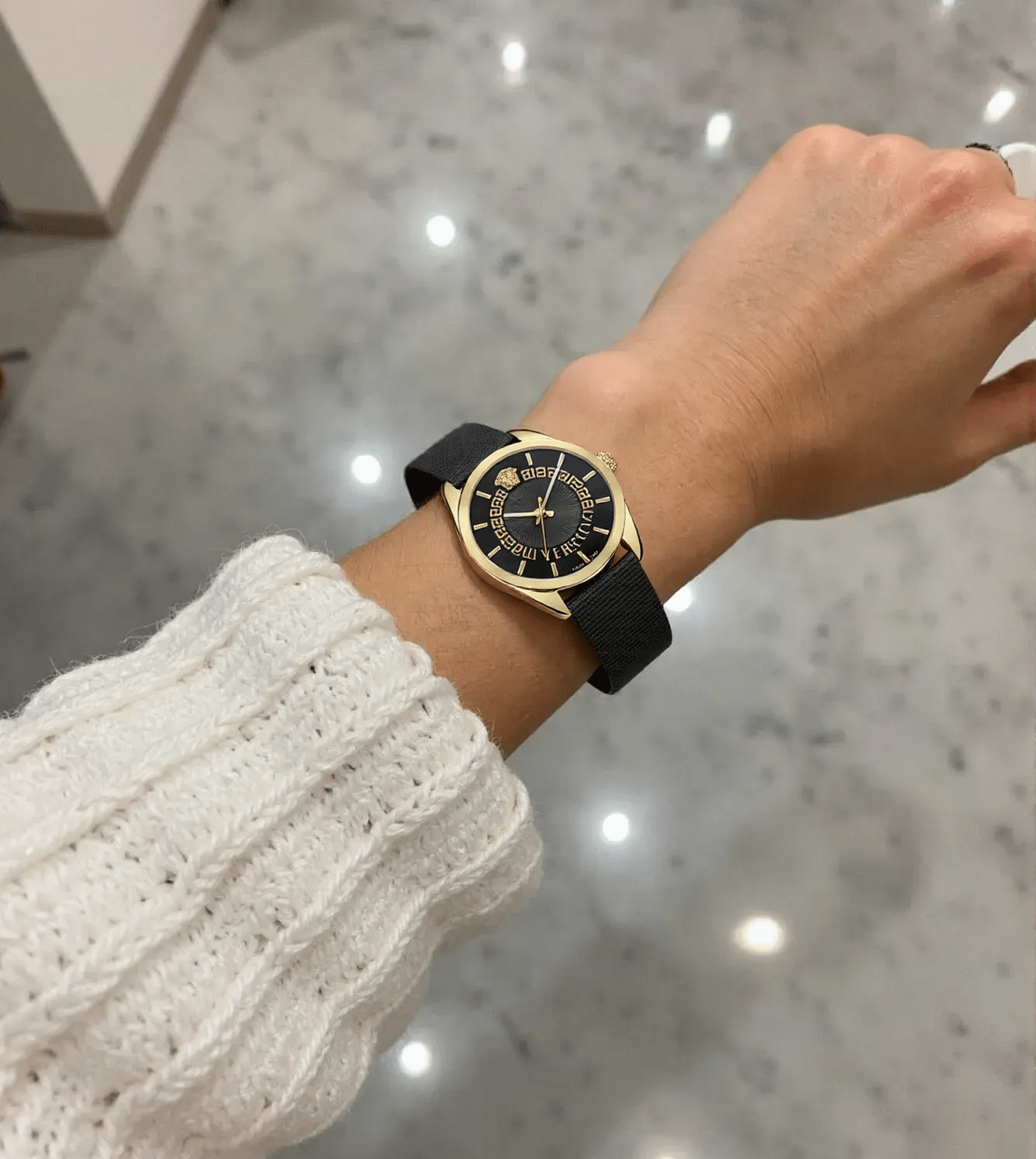 Versace VE8A00224 V-Circle ladies watch with silver-tone dial, gold-tone stainless steel mesh bracelet, and Greca pattern detailing.