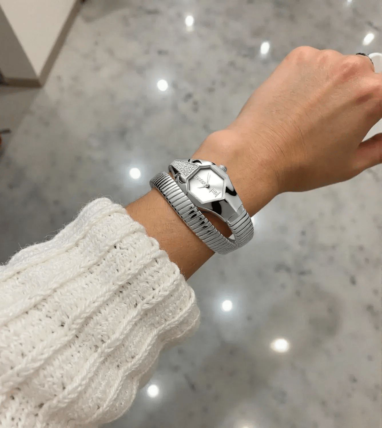 Just Cavalli Glam Snake JC1L022M0055 ladies watch with polished silver-tone stainless steel case and flexible bracelet, silver dial, stone-set bezel – glamorous and unique fashion timepiece.