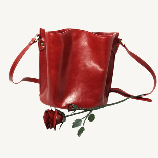 "Elegant full grain leather shoulder bag featuring a handcrafted red leather rose detail – a unique accessory combining durability and romantic charm."