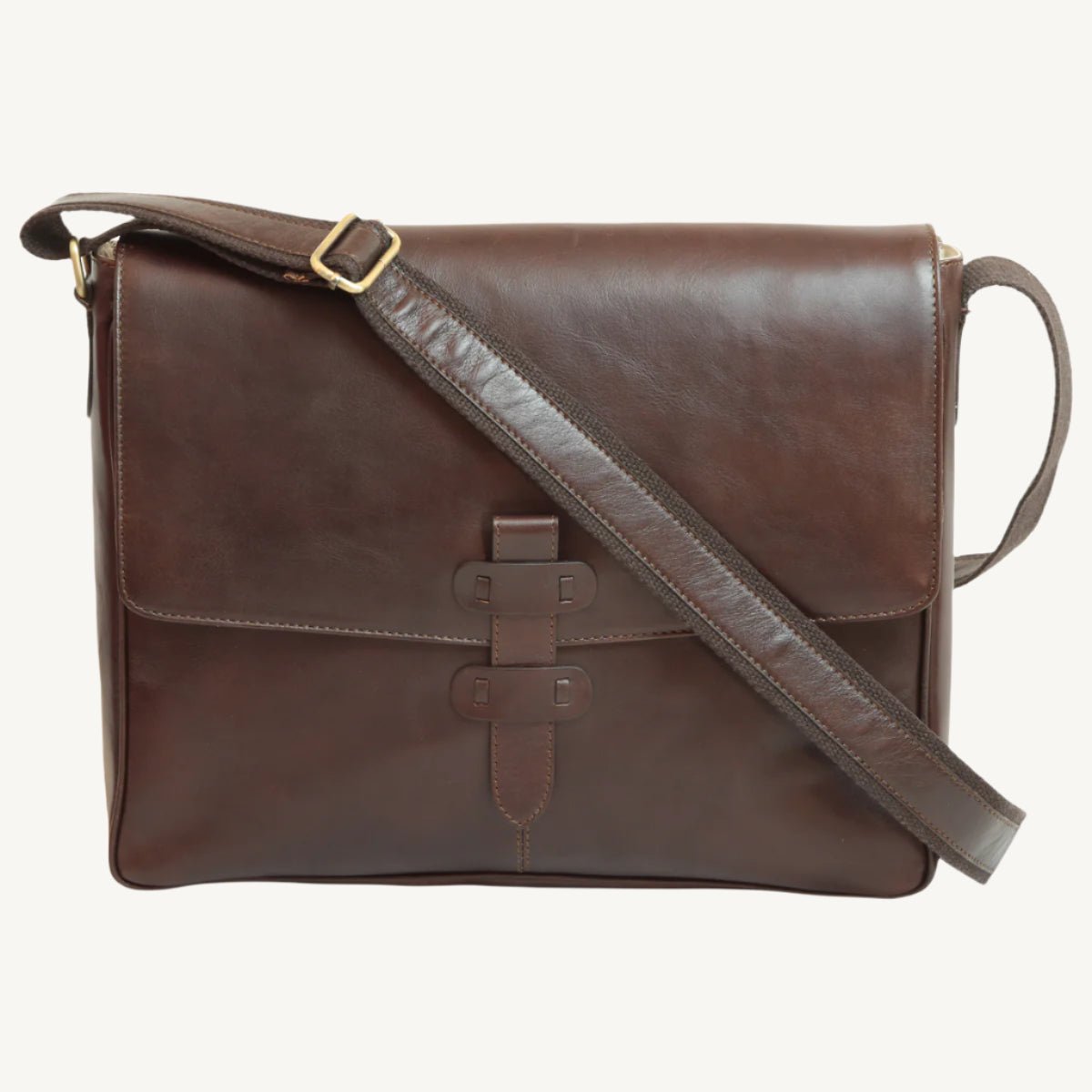 Elegant full-grain calfskin messenger bag with padded tablet pocket, synthetic lining, and adjustable shoulder strap – perfect for work or everyday carry.