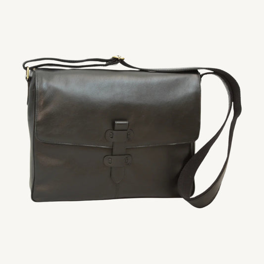 Black cowhide leather messenger bag with adjustable strap and practical inner compartments – sleek and versatile for everyday use.