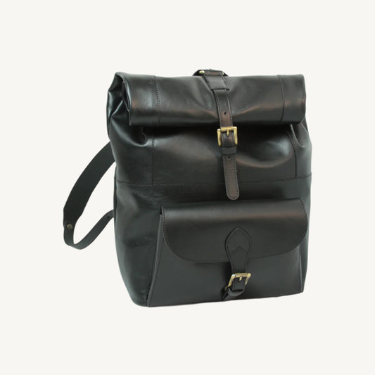 Full grain leather backpack with trolley strap, laptop pocket, magnetic flap closure, and “Made in Italy” lining. Size 31x39x15 cm, weight 1.1 kg.