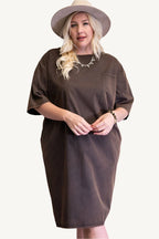 "Mineral washed loose fit knee-length dress with chest and side pockets – relaxed and stylish everyday outfit"