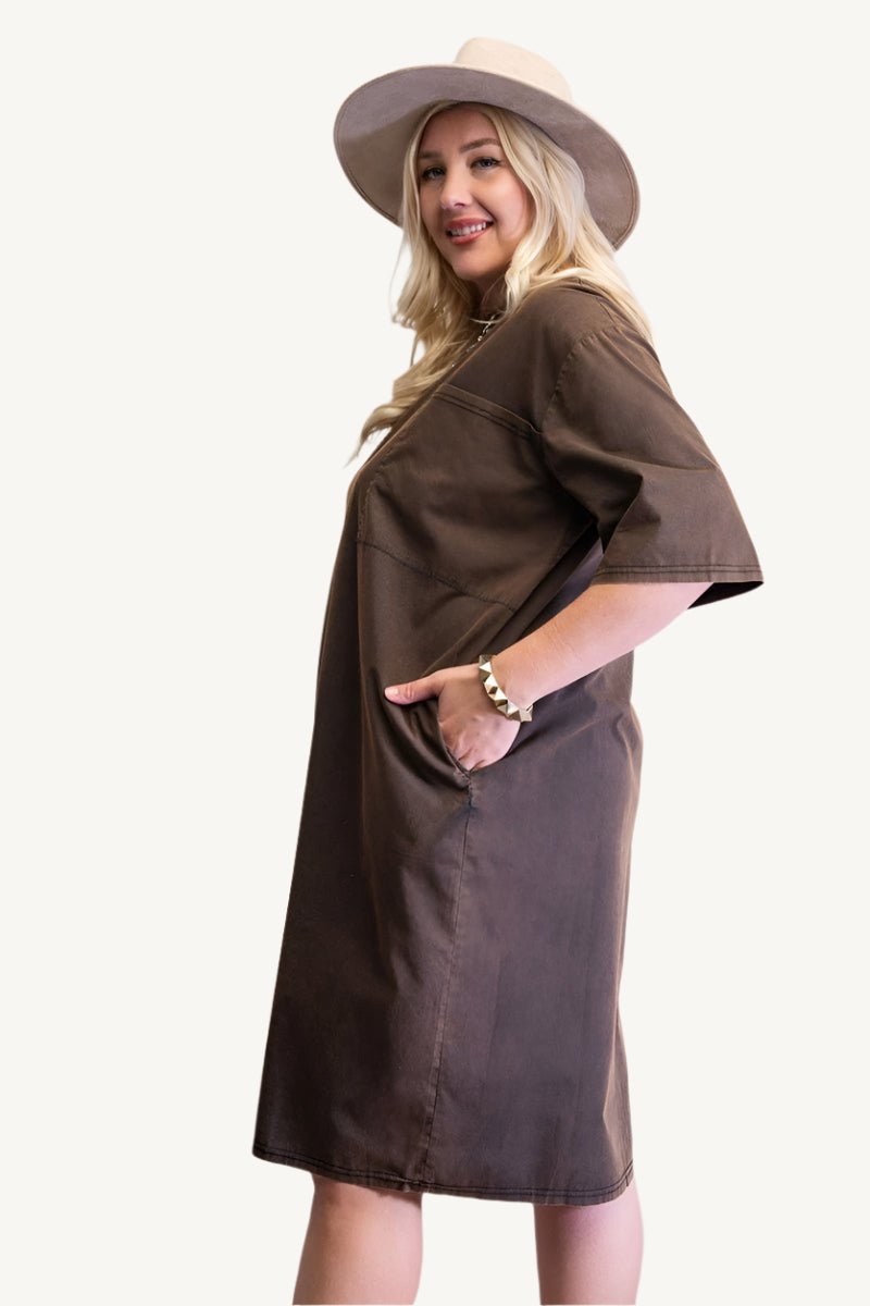 "Mineral washed loose fit knee-length dress with chest and side pockets – relaxed and stylish everyday outfit"