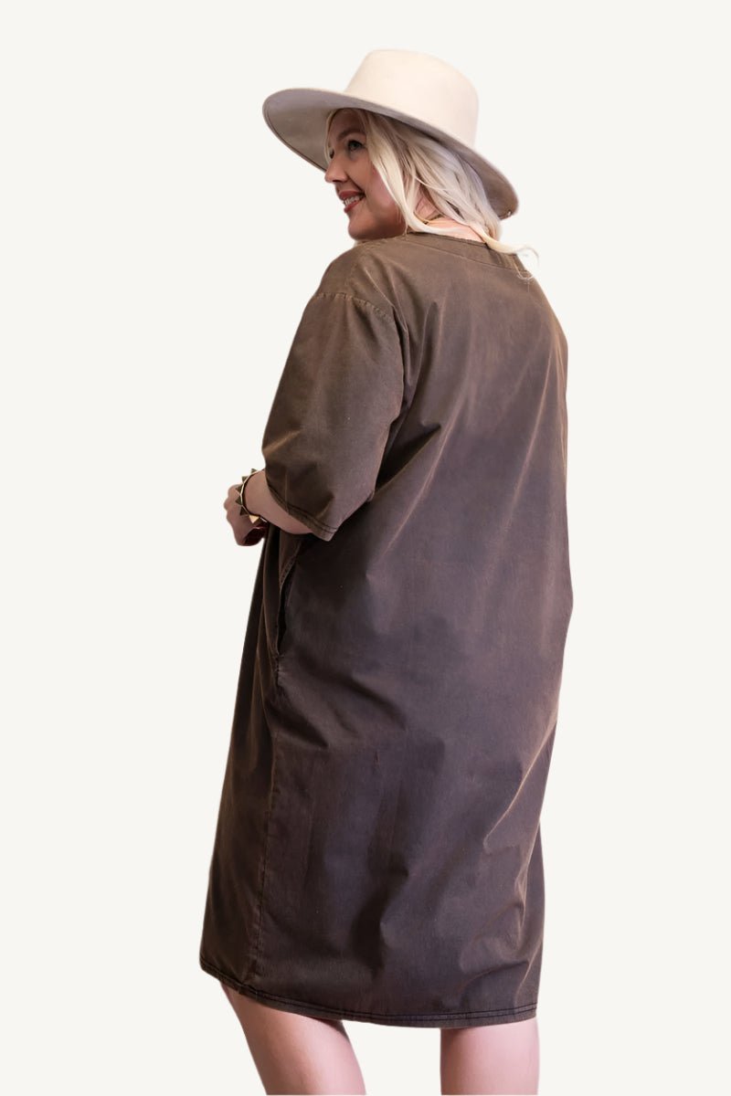"Mineral washed loose fit knee-length dress with chest and side pockets – relaxed and stylish everyday outfit"