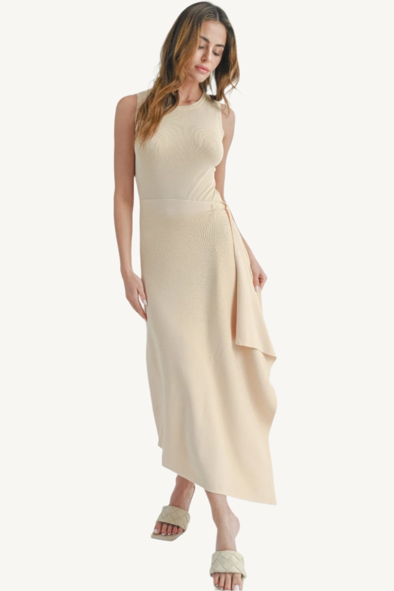 Maxi dress with side slit, made from 100% viscose. Lightweight, breathable, and elegant — perfect for stylish comfort and fluid movement.