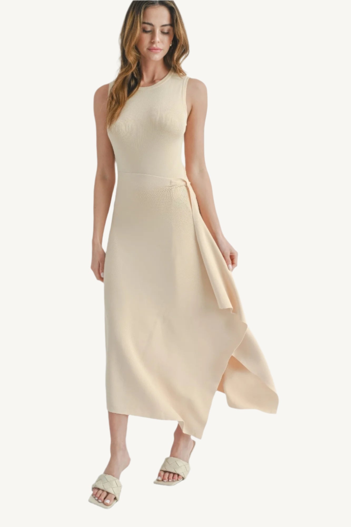 Maxi dress with side slit, made from 100% viscose. Lightweight, breathable, and elegant — perfect for stylish comfort and fluid movement.