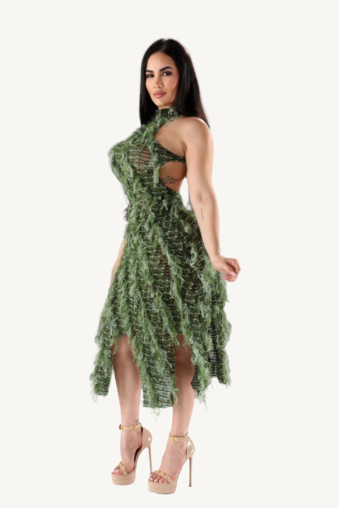 Halter ruffled dress with elegant neckline and layered ruffle details. A stylish and comfortable piece designed to blend modern flair with timeless elegance.
