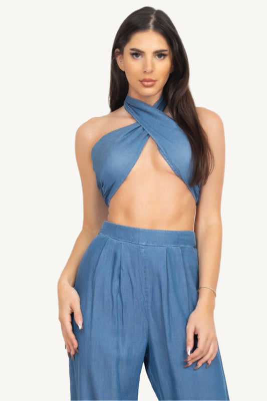Two-piece denim set featuring a twistable tube tie top with halter neckline and self-tie back, paired with high-waisted pleated wide-leg pants – edgy, relaxed, and fashion-forward.