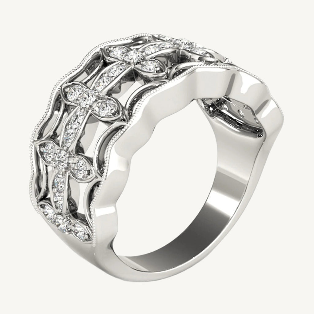 Diamond Studded Four Leaf Clover Motif Ring in 14K White Gold (1/4 cttw) – A charming four-leaf clover ring adorned with sparkling diamonds, set in 14K white gold, offering a stylish and lucky accessory.