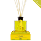 "Prima Spremitura Agrumi Scented Room Diffuser 250ml – citrus-scented home fragrance with natural essential oils, elegantly diffused through wooden sticks to create a vibrant and harmonious atmosphere that enhances mood and well-being."