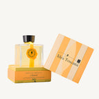 "Prima Spremitura Agrumi Scented Room Diffuser 250ml – citrus-scented home fragrance with natural essential oils, elegantly diffused through wooden sticks to create a vibrant and harmonious atmosphere that enhances mood and well-being."
