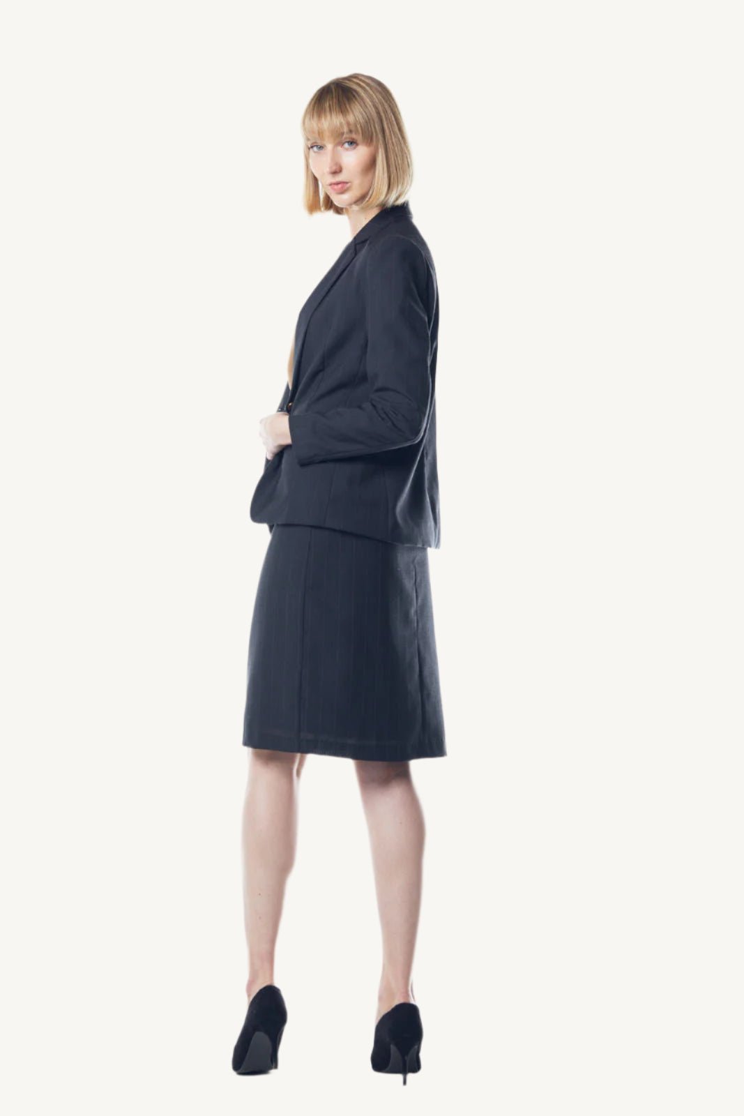 Wool dark grey blazer — classic, refined, and versatile, crafted from premium wool with a structured fit. Ideal for professional and smart-casual wear, adding a touch of elegance to any outfit.