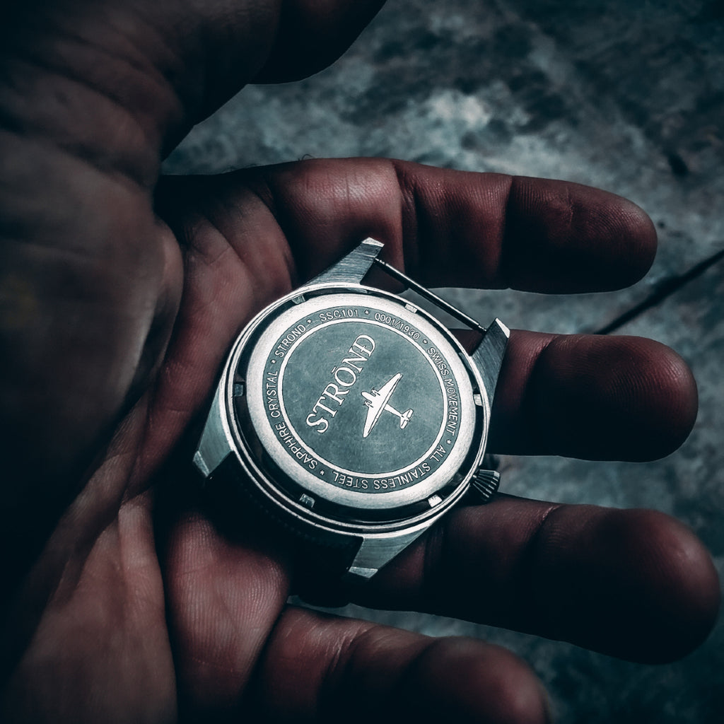 Hand holding a Strnd watch with a blurred background