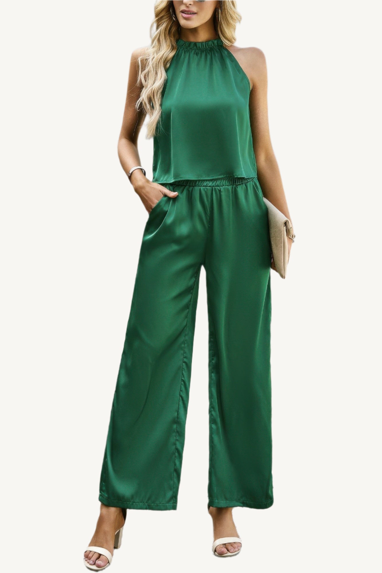 Two-piece set with sleeveless top and wide-leg pants, made from a soft polyester-elastane blend – stretchy, comfortable, and effortlessly stylish.