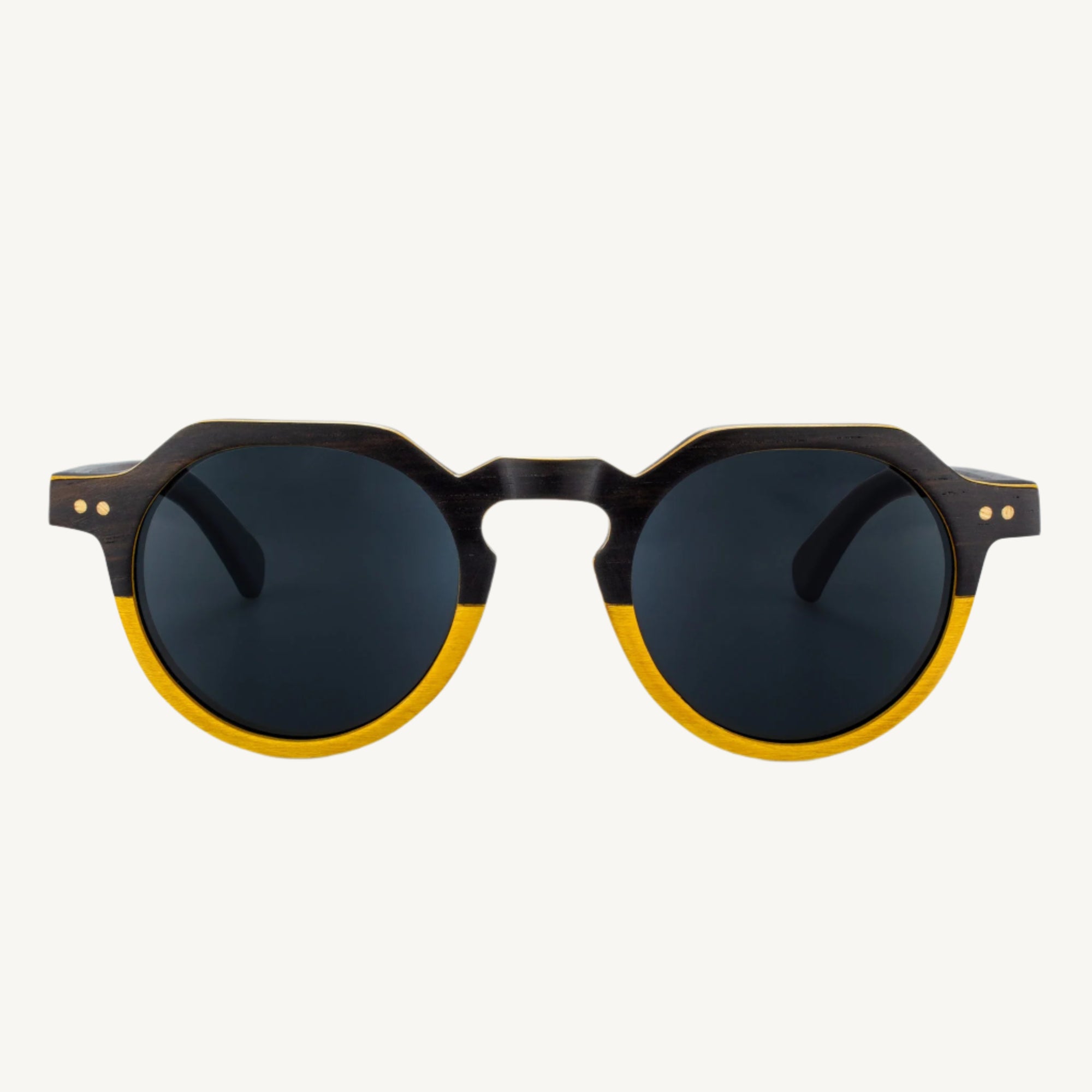 Anna Maria sunglasses — stylish and versatile with dapper round lenses and a soft, subtle keyhole bridge. Perfect for adding a classic touch to any look, whether you're on the go or relaxing in style.