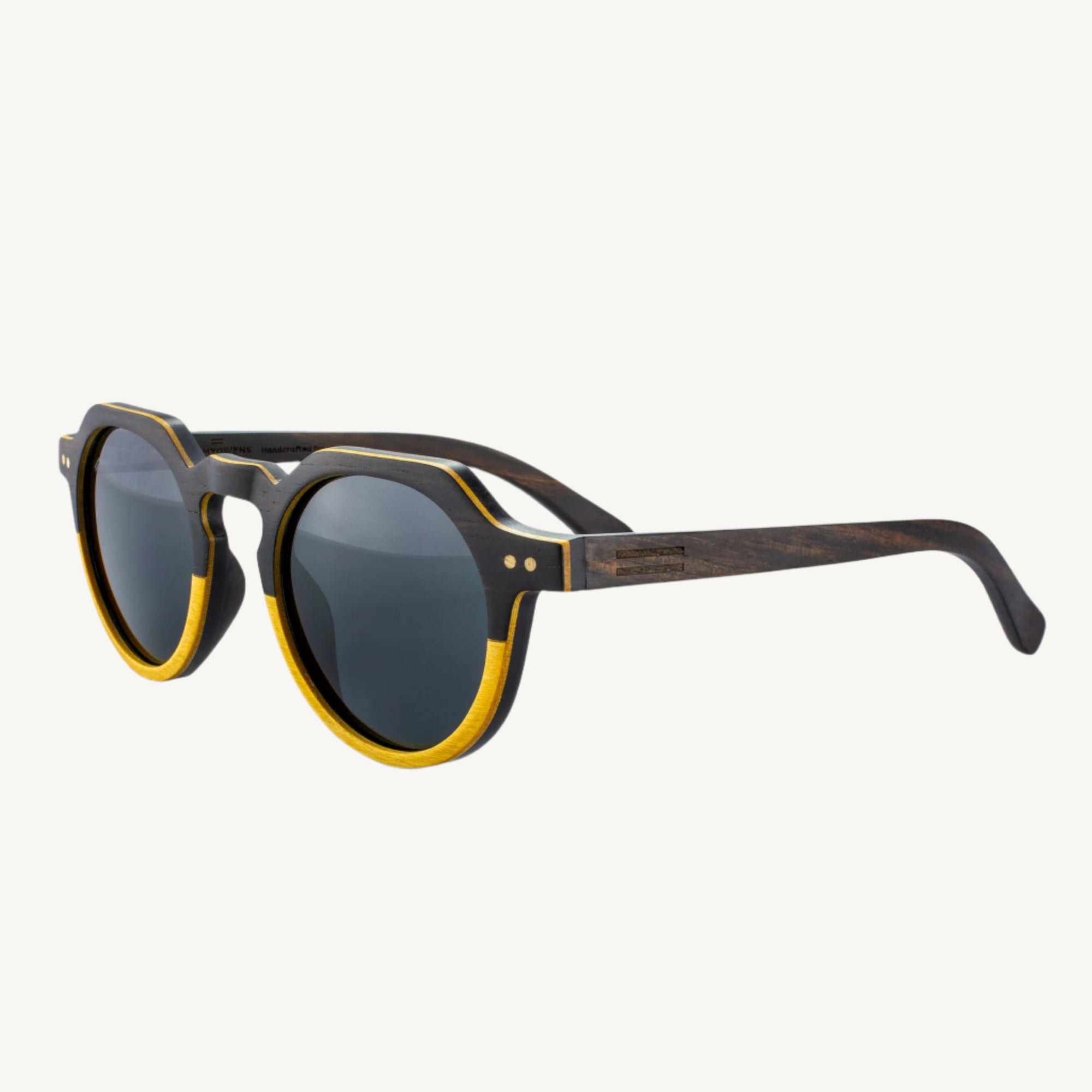 Anna Maria sunglasses — stylish and versatile with dapper round lenses and a soft, subtle keyhole bridge. Perfect for adding a classic touch to any look, whether you're on the go or relaxing in style.