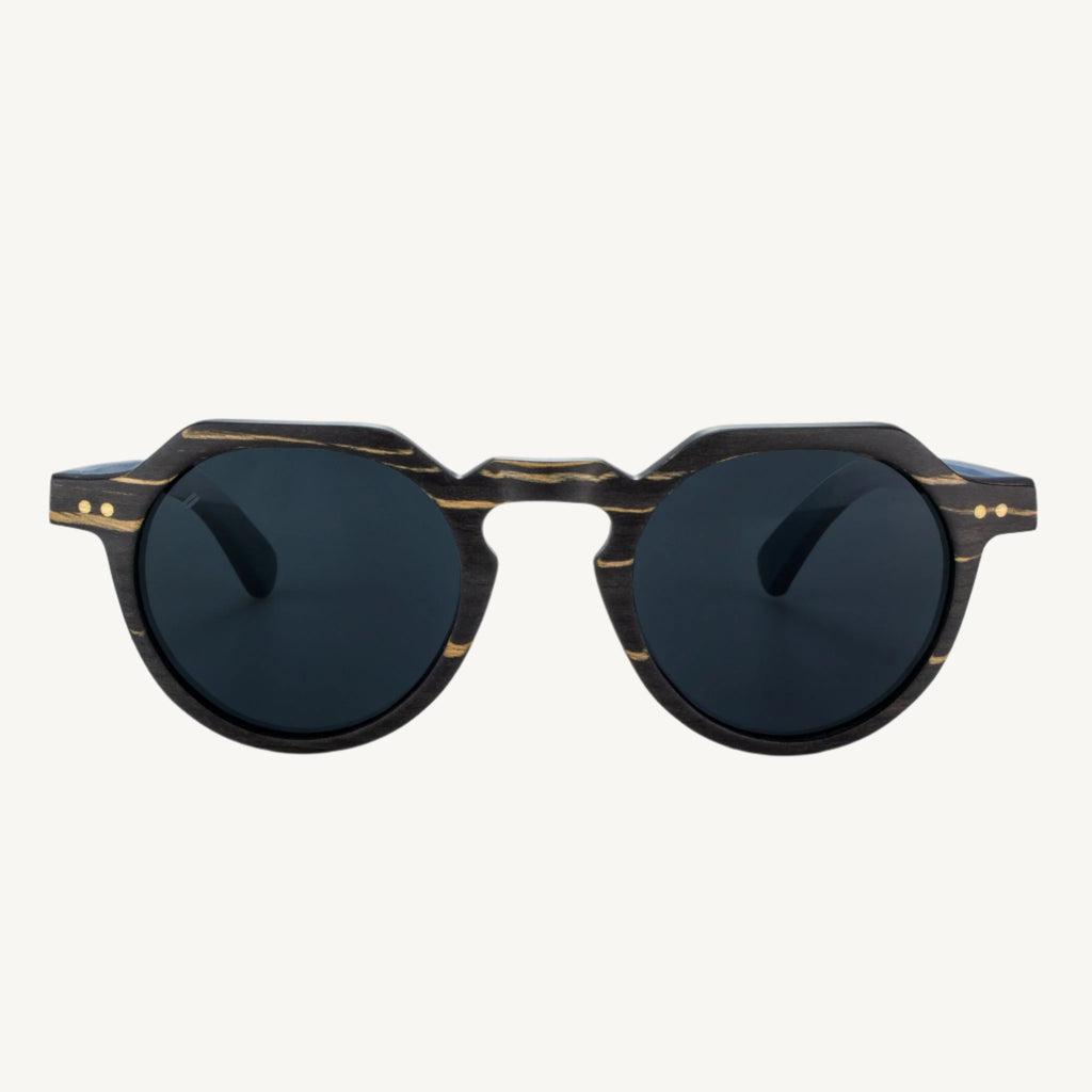 Anna Maria sunglasses — stylish and versatile with dapper round lenses and a soft, subtle keyhole bridge. Perfect for adding a classic touch to any look, whether you're on the go or relaxing in style.