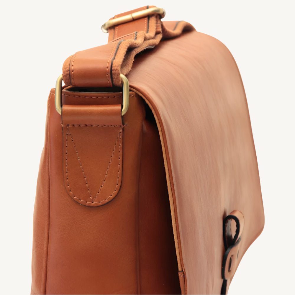 Full-grain calfskin leather messenger bag with padded tablet pocket, adjustable strap, and rear zip pocket – sleek and functional for everyday use.