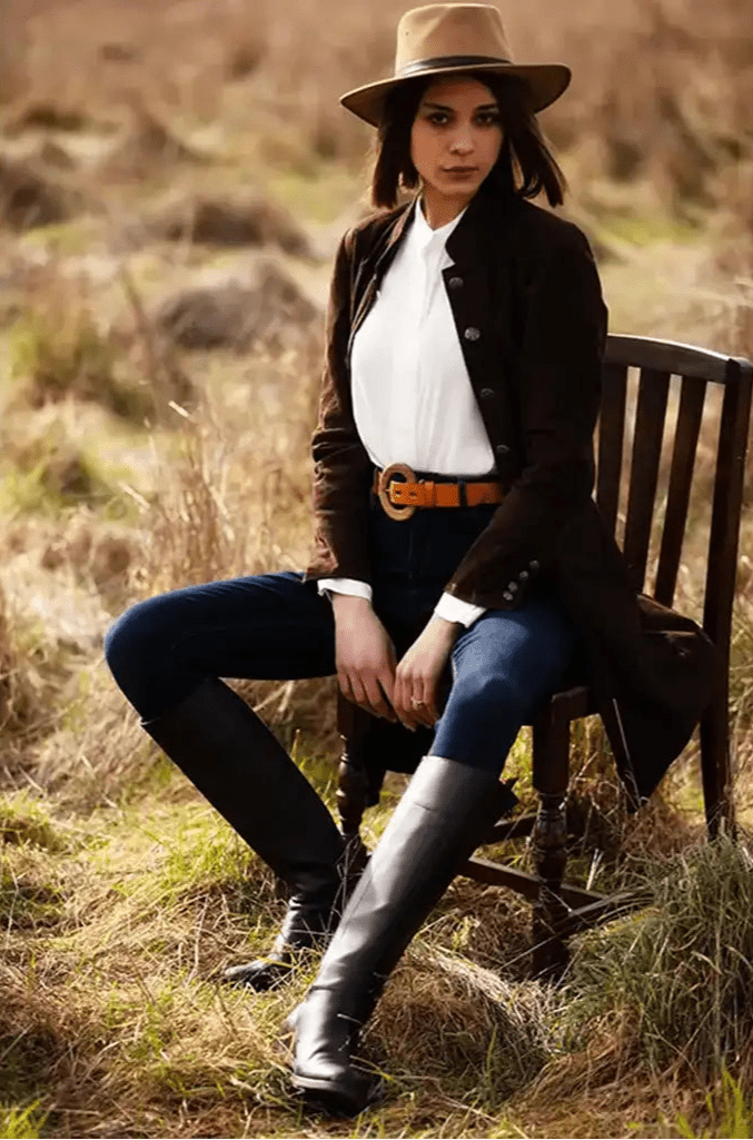 Luxury women's leather wood belt "Fuji Happiness 308" — crafted from premium leather with a natural wood accent, offering a refined blend of elegance, quality, and modern design.