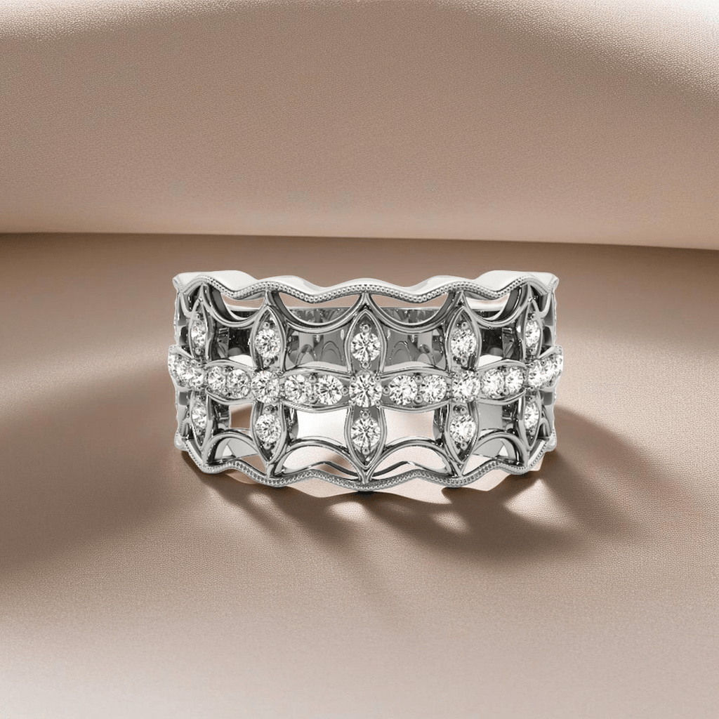 Diamond Studded Four Leaf Clover Motif Ring in 14K White Gold (1/4 cttw) – A charming four-leaf clover ring adorned with sparkling diamonds, set in 14K white gold, offering a stylish and lucky accessory.