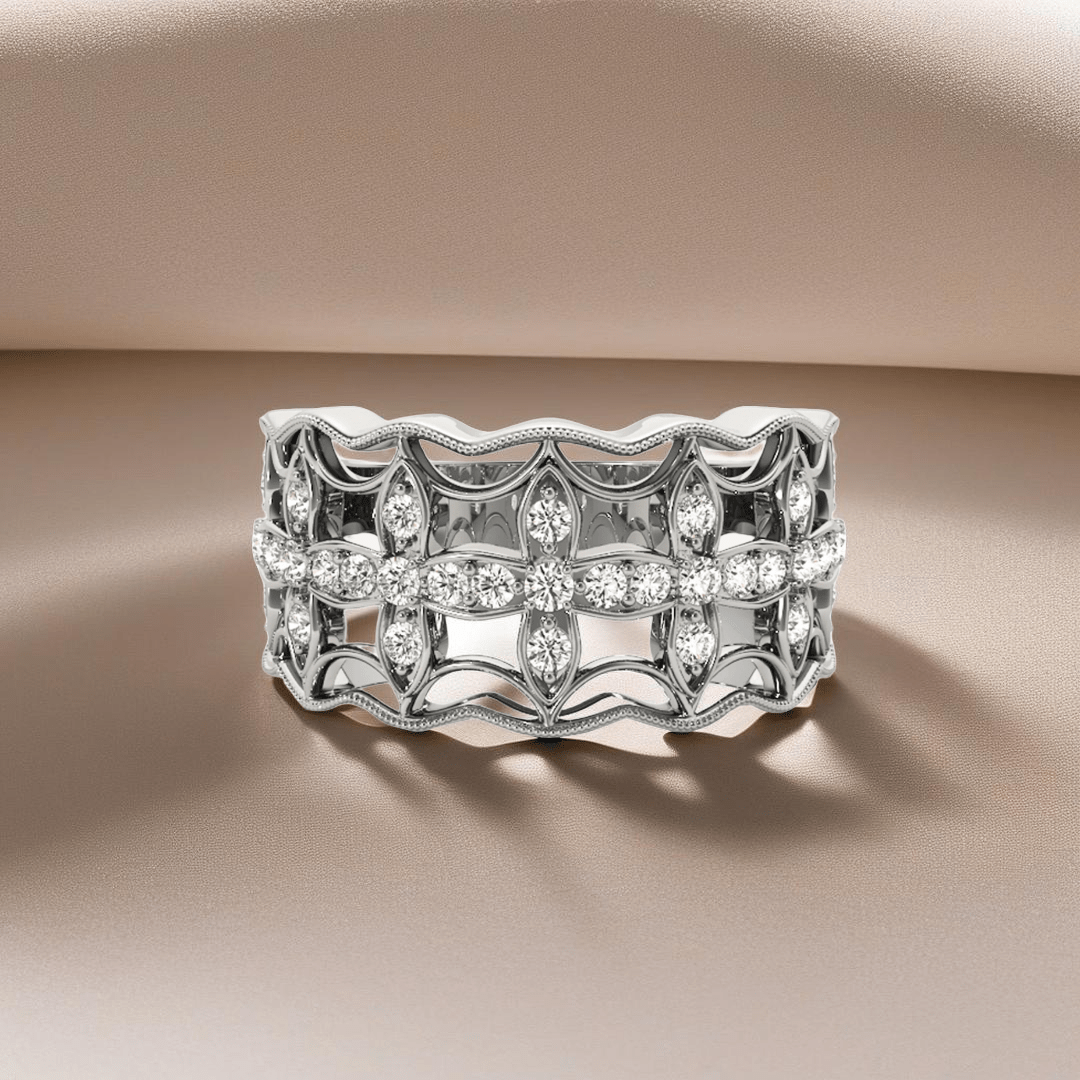 Diamond Studded Four Leaf Clover Motif Ring in 14K White Gold (1/4 cttw) – A charming four-leaf clover ring adorned with sparkling diamonds, set in 14K white gold, offering a stylish and lucky accessory.