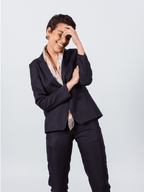 Navy peak-lapel single-breasted blazer — tailored and sophisticated, designed with sharp peak lapels and a streamlined silhouette, perfect for professional and smart-casual occasions.