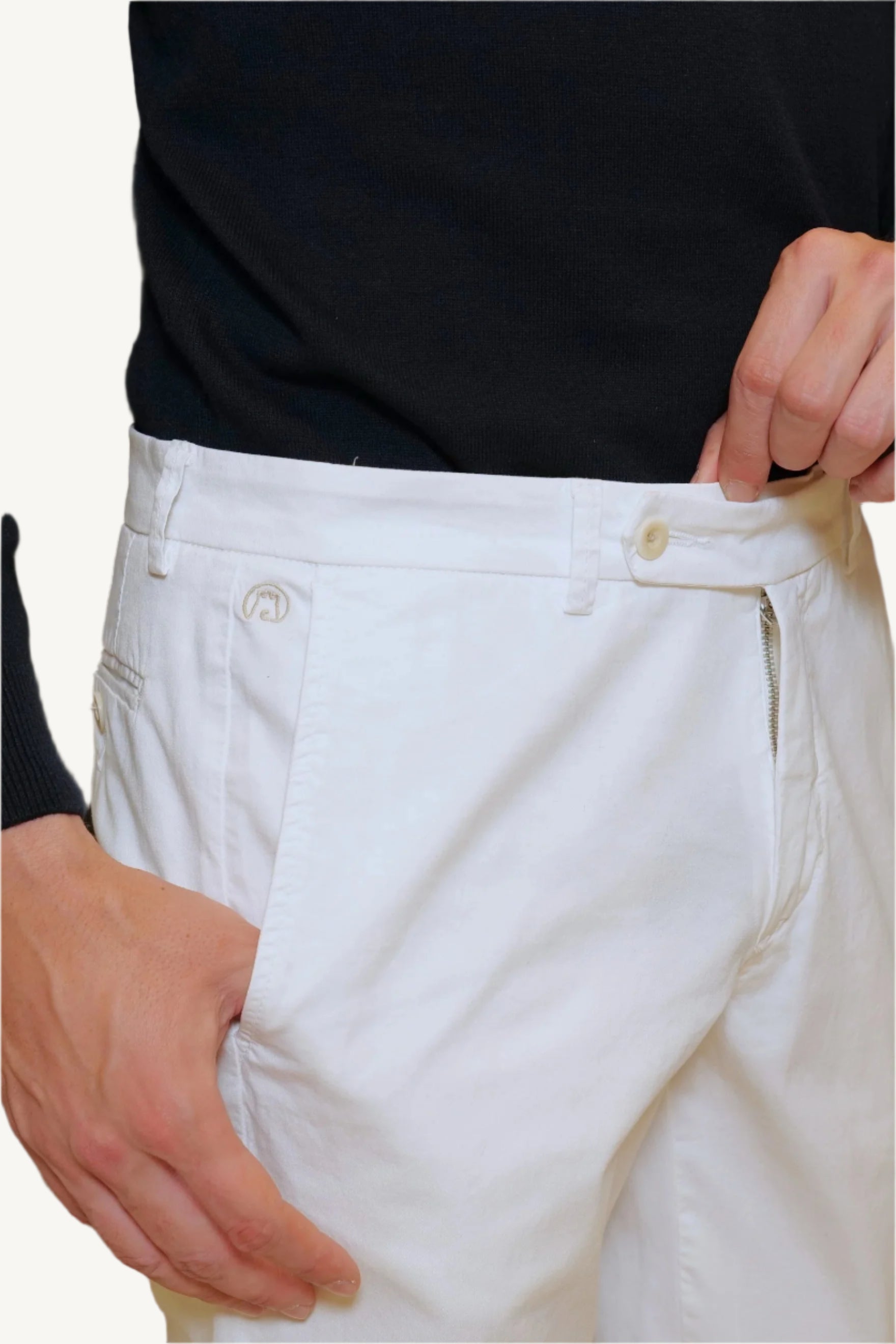 White cotton chino trousers — lightweight, breathable, and stylish, perfect for spring and summer. Ideal for casual and smart-casual outfits with a fresh and elegant touch.